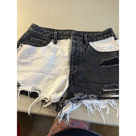 Blue Revival SIAMESE TWIN SHORT IN BLACK & WHITE Color Block Size 26 - Picture 4 of 8